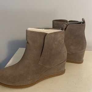 *Blondo women boots size 10 karla style mushroom color waterproof wedge heel NIB